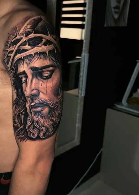 Tatuaje de cristo, hombro en hombro, realismo